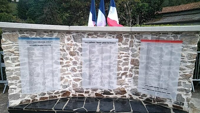 monument aux morts Lacourt.jpg